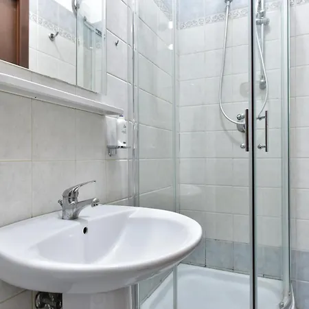 לינה וארוחת בוקר Terminal House