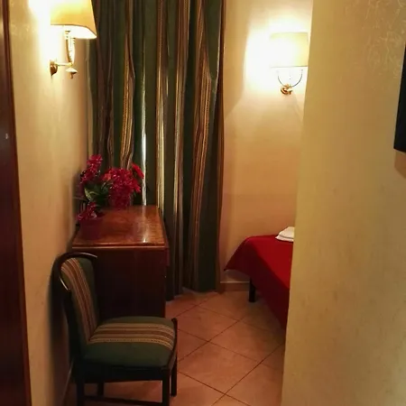 לינה וארוחת בוקר Terminal House 2*